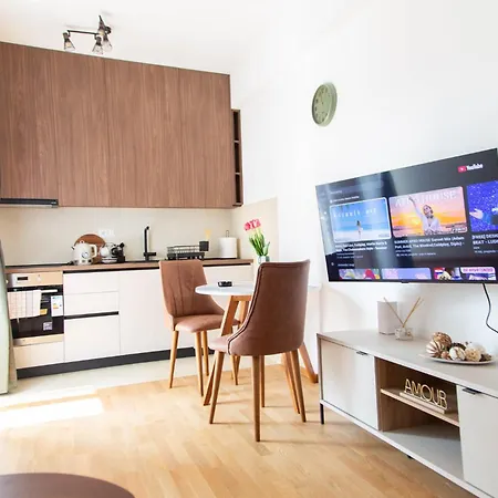 Tulip - New Studio, Self Check-in, Airport Pickup Podgorica